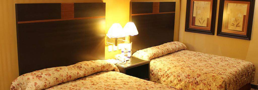 Hotel Plaza Las Quintas Hermosillo Bagian luar foto