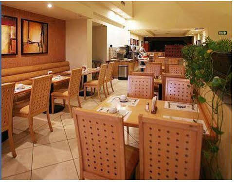 Hotel Plaza Las Quintas Hermosillo Bagian luar foto